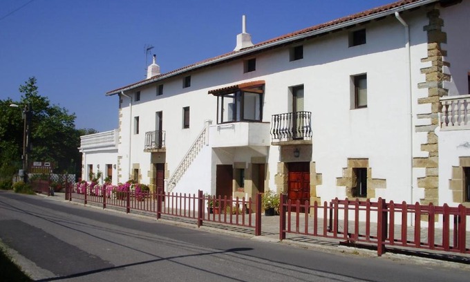 Igueldo House | Discover Iturritxo Landetxea: Family-Friendly Retreat