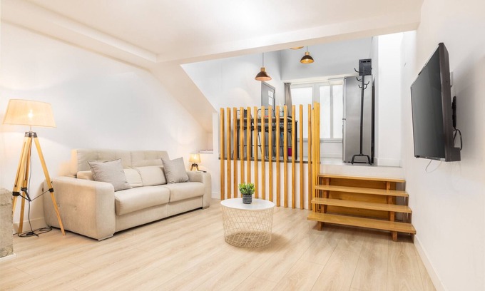 Zarautz Apartment | Itxaropena 1 Apartment: Spacious Retreat with Spa & Kitchen