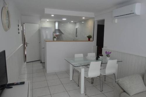 Els Griells Apartment | Inviting Hotel with Pool & Child-Friendly Amenities