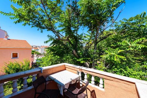 Zrce Apartment | Ideal Family Stay at Ivy Apartments in the City Center