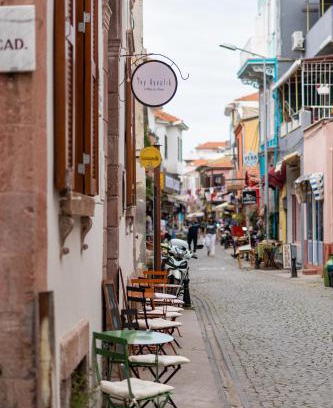 Ayvalik City Center Hotel | Cozy Ivy Ayvalık Butik Otel with Restaurant and High Ratings