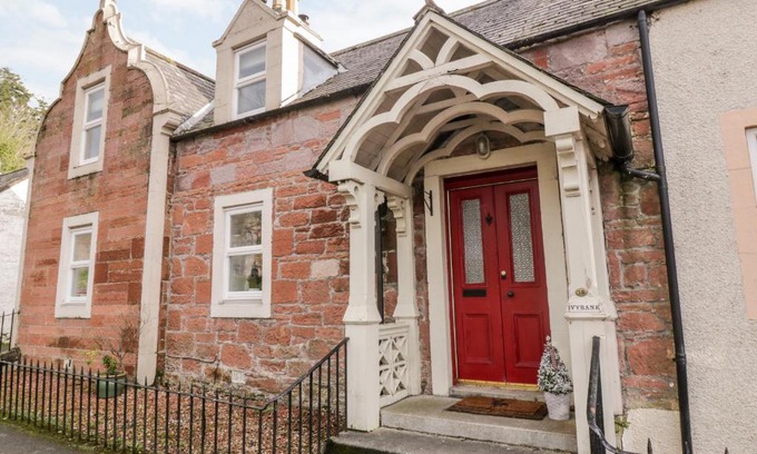 Thornhill House | Pet-Friendly Ivy Bank: Rated 9.6/10 by Guests