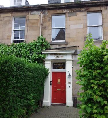 Tollcross House | Explore IVY - Braveheart Guest House for Memorable Stays