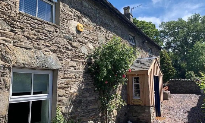 Aberfeldy House | Inviting Ivy Cottage in Aberfeldy - Ideal for Families