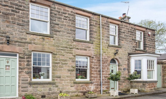 Crich House | Inviting Ivy Dene - Family-Friendly Home for 6 Guests