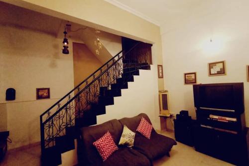 St.Stanislaus Villa House | Pet-Friendly Ivy Garden View: Family Stay in Lonavala