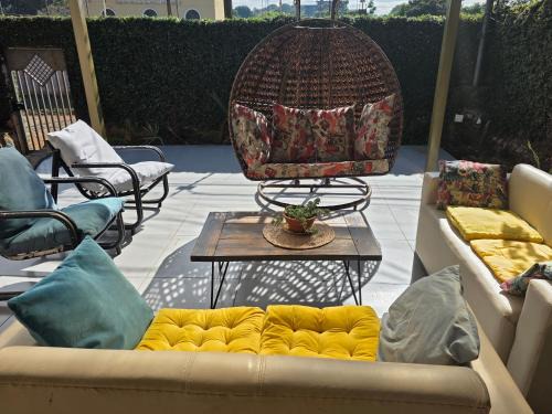 Ciudad Del Este Apartment | Pet-Friendly Ivy House Apart Hotel with Oceanfront Views