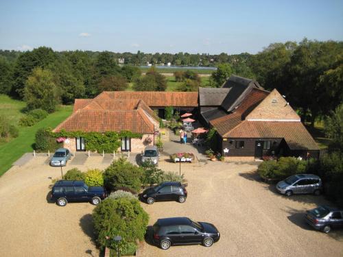 Oulton Broad Hotel | Pet-Friendly Ivy House Country Hotel with Great Amenities