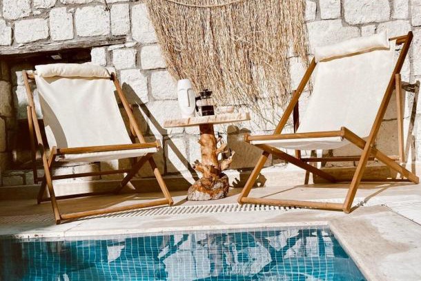 Tokoglu Bed & Breakfast | Discover Ivy House Loca Alaçatı: Pet-Friendly Retreat