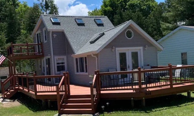 Lexington House | Relaxing Ivy Surprise LakeView with Pool & Oceanfront Views