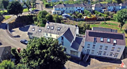 Goodwick Hotel | Relaxing Ivybridge Guesthouse with Oceanfront Hot Tub
