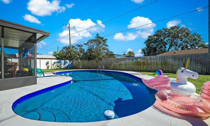 Melbourne House | Relaxing Ixora6: Heated Pool, Steps from Beach & Airport