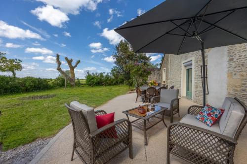 Cricqueville-en-Bessin House | Discover Izéla: Family-Friendly Hotel with Pool & High Ratings