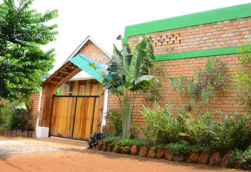 Hoima Hotel | Experience Iziba Lodge: 5-Star, Pet-Friendly Retreat