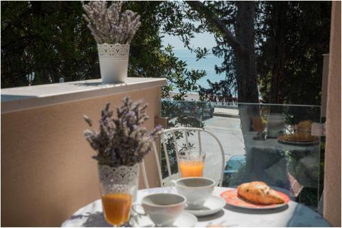 Bacvice Apartment | Stunning Izzy Apartment: 4-Star Oceanfront Retreat