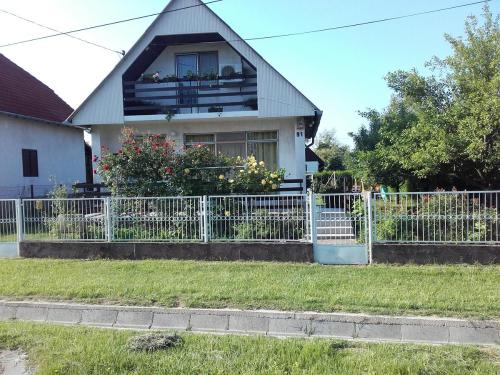 Balatonkeresztur House | Oceanfront Retreat at János Nyaraló with Pet Friendly Perks