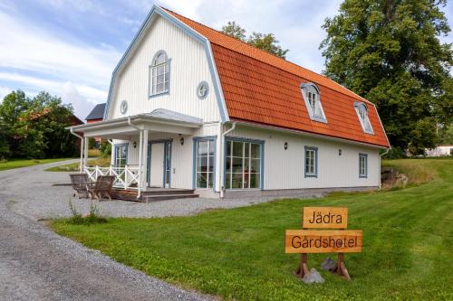 Enkoping Hotel | Jädra Gårdshotel: Pet-Friendly Stay with Top Comfort
