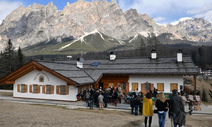 Cortina d'Ampezzo House | Experience Jägerhaus Agriturismo: Oceanfront Getaway Awaits