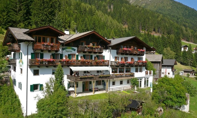 San Leonardo in Passiria Hotel | Discover Jägerhof Geniesser & Wanderhotel: Rated 9.4/10