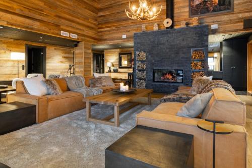 Sirkka Apartment | Elegant Penthouse Sammon with Hot Tub & 9/10 Review Score