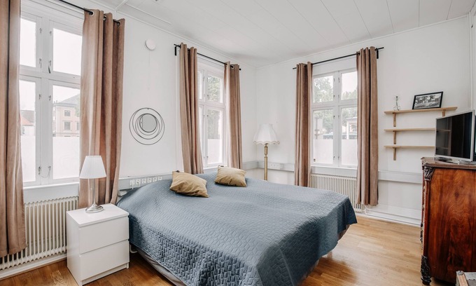 Norra Skara Bed & Breakfast | Comfort and Convenience at Järnvägshotellet B & B