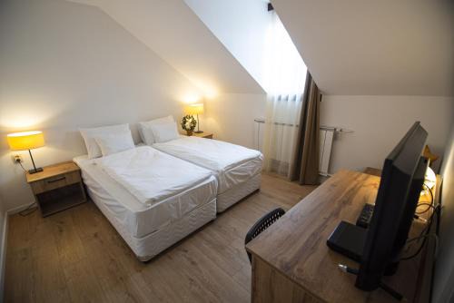 Sopron Hotel | Discover Jégverem Fogadó: Pet-Friendly with Breakfast