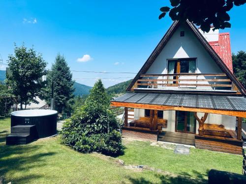 Porabka Ski Chalet | Józka Chata: Pet-Friendly Retreat with Sauna & Jacuzzi