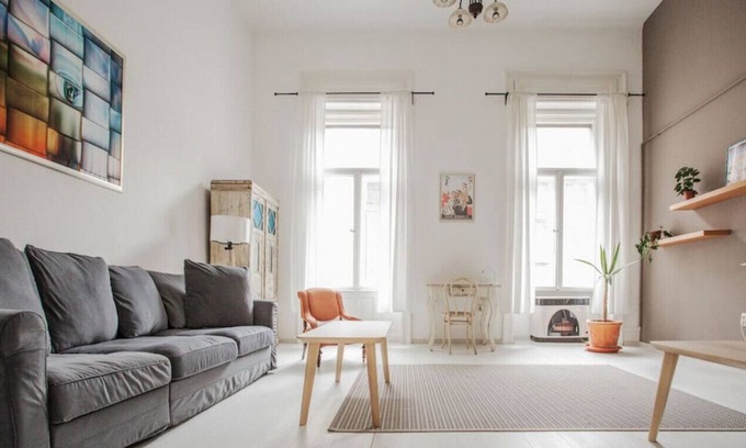 Csarnok negyed Apartment | József Nagy H1 · ★Central | New Apt | Netflix | WiFi | Kitchen