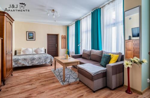 Stare Miasto Apartment | Guest Rated: J&J Apartments with Family-Friendly Amenities