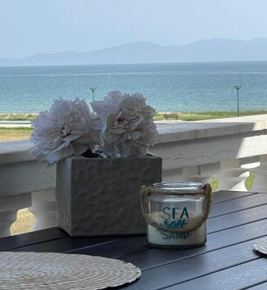 Paralia Ofryniou Apartment | Top-Rated J&J Seaview Apartment - Perfect for Families