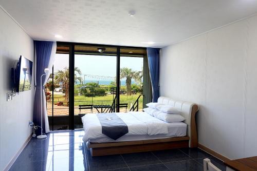 Andeok Resort | Cozy J Raum Resort with Ocean View & Family-Friendly Amenities