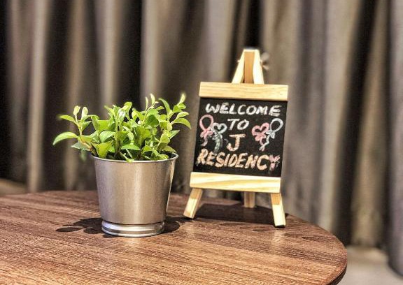 Banting House | Discover J Residence: Relaxing Retreat with Kitchen Amenities