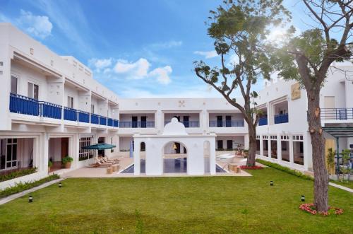 Chishang Hotel | Oceanfront J Resort: Family-Friendly Getaway with Pool
