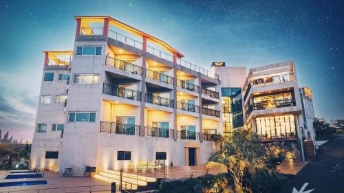 Jungmun Hotel | Experience Comfort at J View Hotel with Pool & Hot Tub