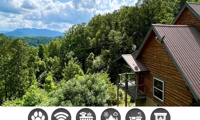 Townsend Cabin | Cozy J Willy's Refuge: Mountain Views with Hot Tub & WiFi