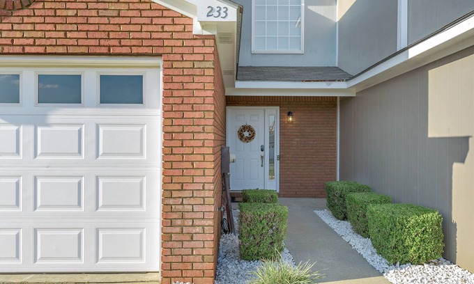 Enterprise House | J&Y Family Townhouse: Guest Rated 9.8 with Spa & Breakfast