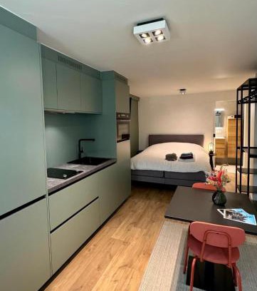 Brederode Apartment | Highly Rated Urban Studio Retreat in Antwerp