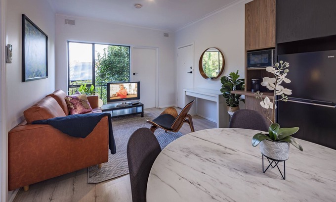 Wayville Apartment | Convenient Wayville Apartment Near Tram with Ocean Views