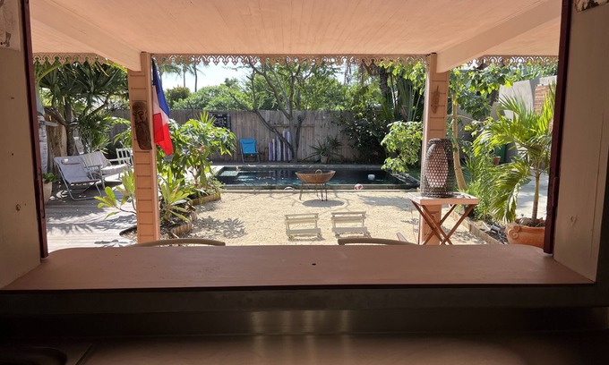 La Saline Les Bains House | Elegant Jacaranda Case Bougainvillier with Ocean Views