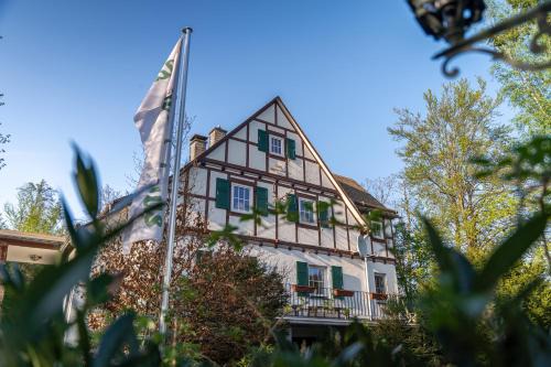 Brilon House | Welcoming Jachthuus: Family & Pet-Friendly Retreat
