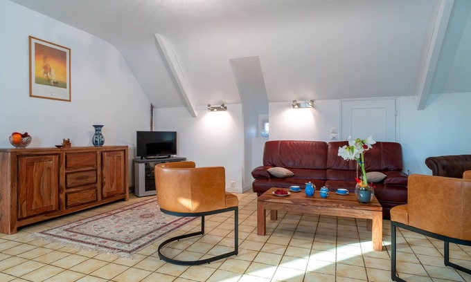 Plomeur Apartment | Discover Jacinthe: Relaxing Villa with Spa and Breakfast