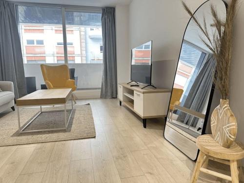 Vigo Apartment | Discover New Port with Free Parking & Family-Friendly Amenities