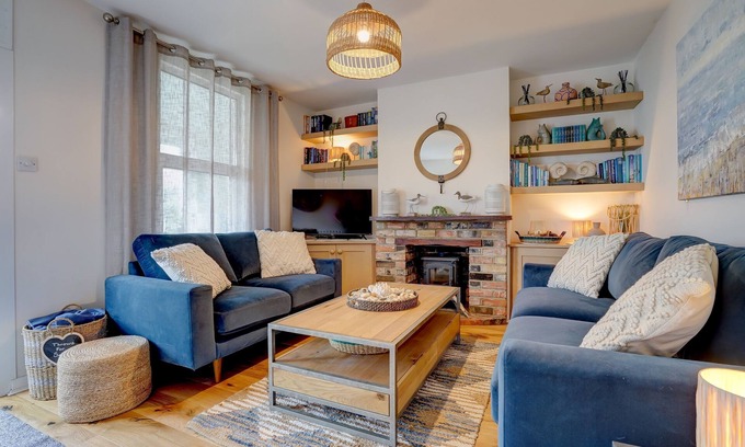 Winterton-on-Sea Apartment | Top Rated Jack's Shack | Family-Friendly East Ruston Cottages