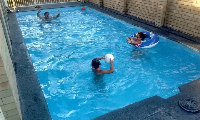Moree Hotel | Explore Jackaroo Apartments: Eco-Friendly Stay with Pool