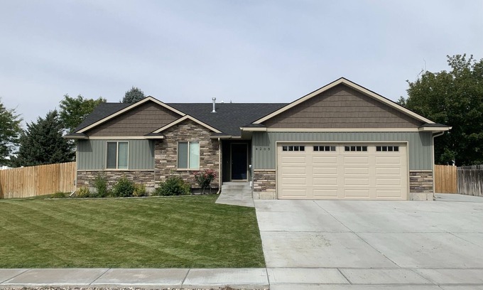 Idaho Falls House | Spacious Jacki Lynn's Idaho Falls Home with Pool & Views