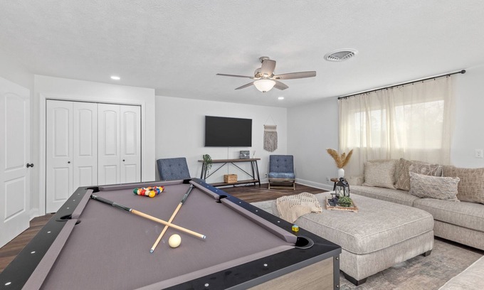 Lake Charles House | Premier 3-BDR Villa with Private Pool Near Golf & Casinos