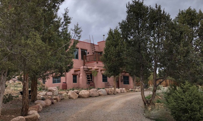 Durango Apartment | Romantic Jackrabbit Estate: Close to Town & Pet Friendly