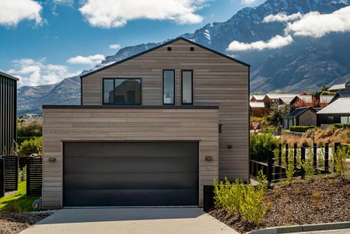 Kawarau Falls House | Family-Friendly Jacks Point Retreat with High Guest Ratings