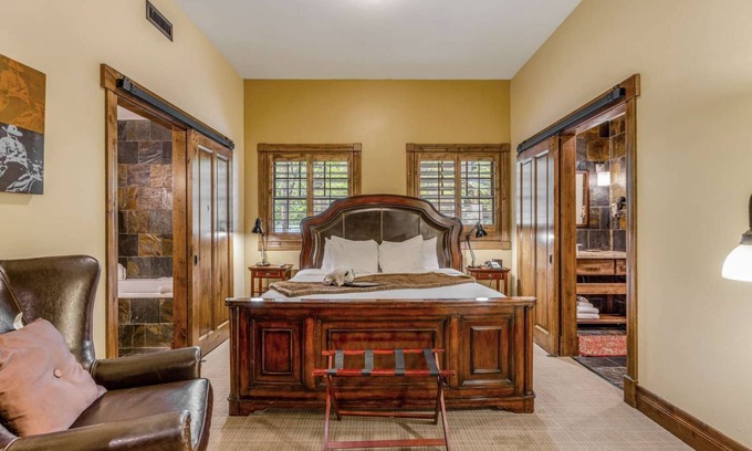 Jackson Hole Hotel | Ideal Jackson 3 Bedroom Suite with Breakfast & Family Amenities