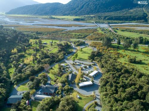 West Coast Region Resort | Discover Jackson's Retreat: 5-Star Alpine Holiday Park